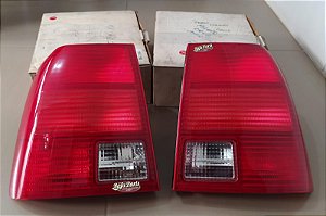 Par Lanterna Traseira TYC - Passat 97/00 Alemão (Bicolor)