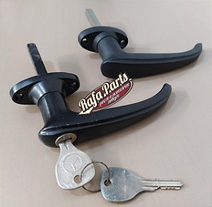 Par Maçaneta Porta Externa  - Caminhão Mercedes Benz LP321 Cara Chata