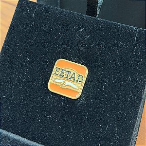 Broche Personalizado EETAD — Pin em Relevo
