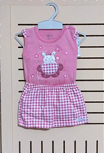 Conjunto Menina Coelhinha: Body e Shorts Saia Xadrez