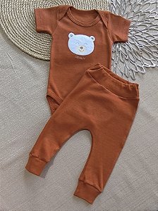 Conjunto Bebê Menino: Body Manga Curta e Calça Suedine com Bordado