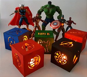 Luminária lembrancinha ou centro de mesa em MDF Vingadores
