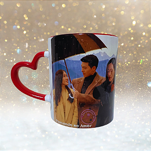 CANECA VERMELHA COM ALÇA CORAÇÃO- Pousando no amor