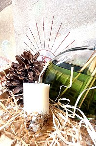 VELA PILAR AROMÁTICA DE CANELA COM BASE EM PEDRAS DE RIO P