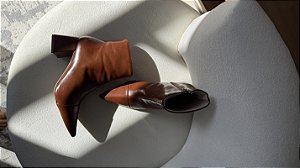 Bota Clarissa Caramelo