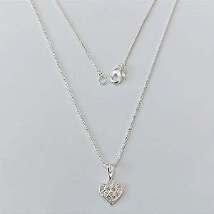 GARGANTILHA FOLHEADA A PRATA COM 50 MILÉSIMOS + VERNIZ DIAMOND CORRENTE VENEZIANA 45CM E PINGENTE CORAÇÃO CRAVEJADO EM MICROS ZIRCÔNIAS 10MM PRGG000031