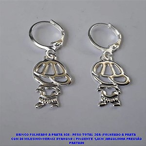 BRINCO FOLHEADO A PRATA COM 50 MILÉSIMOS + VERNIZ DIAMOND PINGENTE MENINO 19MM PRBR000079