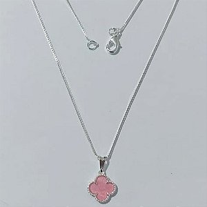 GARGANTILHA FOLHEADA A PRATA COM 50 MILÉSIMOS + VERNIZ DIAMOND - CORRENTE VENEZIANA 45CM PINGENTE TREVO ROSA 10MM PRGG000185