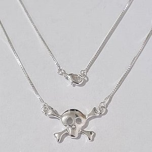 GARGANTILHA FOLHEADA A PRATA COM 50 MILÉSIMOS + VERNIZ DIAMOND COM CORRENTE VENEZIANA 40CM CAVEIRA 23MM FECHO LAGOSTA PRGG000250