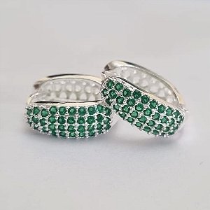 BRINCO FOLHEADO A PRATA COM 50 MILÉSIMOS + VERNIZ DIAMOND ARGOLA 4 FILEIRAS DE MICRO ZIRCÔNIAS VERDE COM TRAVA 16MM LARGURA 6MM PRBR000289