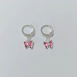 BRINCO FOLHEADO A PRATA COM 50 MILÉSIMOS + VERNIZ DIAMOND - BRINCO INFANTIL ARGOLA DE PRESSÃO BORBOLETA DE VIDRO ROSA 7MM PRBR000441