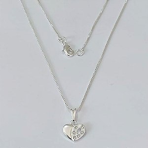 GARGANTILHA FOLHEADA A PRATA COM 50 MILÉSIMOS + VERNIZ DIAMOND CORRENTE VENEZIANA 45CM CORAÇÃO CRAVEJADO EM MICROS ZIRCÔNIAS 12MM PRGG000783