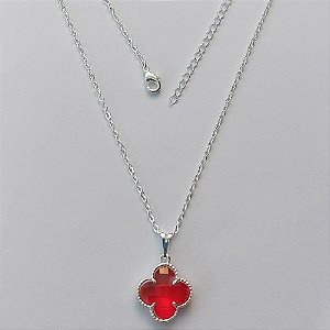 GARGANTILHA FOLHEADA A PRATA COM 50 MILÉSIMOS + VERNIZ DIAMOND CORRENTE CADEADO 42CM TREVO VERMELHA VIDRO 13MM PRGG000796