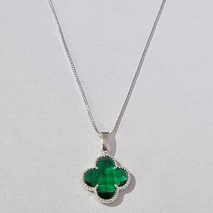 GARGANTILHA FOLHEADA A PRATA COM 50 MILÉSIMOS + VERNIZ DIAMOND CORRENTE CADEADO 42CM TREVO VERDE 13MM PRGG000797