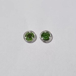BRINCO FOLHEADO A PRATA COM 50 MILÉSIMOS + VERNIZ DIAMOND ZIRCÔNIA VERDE REDONDA 8MM PRBR000516