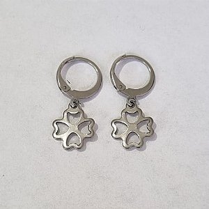 BRINCO EM AÇO INOXIDÁVEL ARGOLA DE PRESSÃO TREVO 10MM ACBR0000123