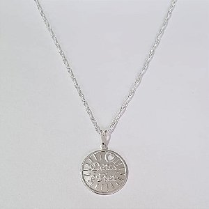 GARGANTILHA FOLHEADA A PRATA COM 50 MILÉSIMOS + VERNIZ DIAMOND CORRENTE SINGAPURA 45CM PINGENTE DEUS É FIEL 20MM PRGG000815