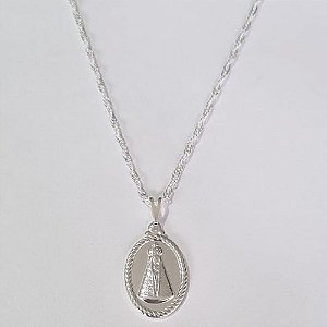 GARGANTILHA FOLHEADA A PRATA COM 50 MILÉSIMOS + VERNIZ DIAMOND CORRENTE SINGAPURA 45CM PINGENTE IMAGEM NOSSA SENHORA APARECIDA 14MM PRGG000817
