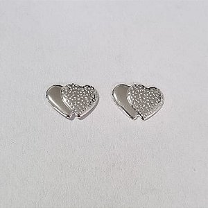 BRINCO FOLHEADO A PRATA COM 50 MILÉSIMOS + VERNIZ DIAMOND CORAÇÃO DUPLO LISO E DESENHADO 12MM  (PAR) PRBR000563