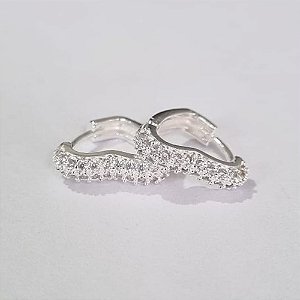 BRINCO FOLHEADO A PRATA COM 50 MILÉSIMOS + VERNIZ DIAMOND ARGOLA COM TRAVA FORMATO CORAÇÃO 12MM COM 2 FILEIRAS DE MICRO ZIRCÔNIAS (PAR) PRBR000577