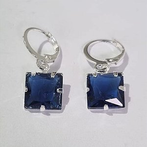 BRINCO FOLHEADO A PRATA COM 50 MILÉSIMOS + VERNIZ DIAMOND ARGOLA DE PRESSÃO COM ZIRCÔNIA AZUL ESCURO QUADRADA 10MM (PAR) PRBR000583
