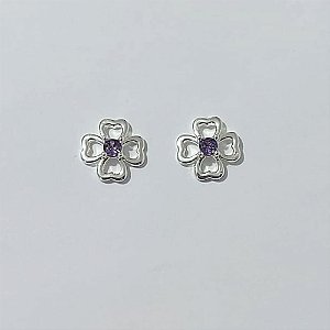 BRINCO FOLHEADO A PRATA COM 50 MILÉSIMOS + VERNIZ DIAMOND BRINCO FOLHEADO A PRATA COM 50 MILÉSIMOS + VERNIZ DIAMOND BRINCO DE PINO FLOR COM ZIRCÔNIA LILÁS 10MM PRBR000609