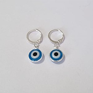 BRINCO FOLHEADO A PRATA COM 50 MILÉSIMOS + VERNIZ DIAMOND ARGOLA DE PRESSÃO OLHO GREGO AZUL 10MM (PAR) PRBR000618