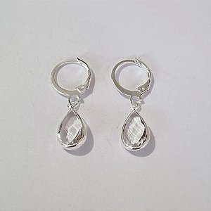 BRINCO FOLHEADO A PRATA COM 50 MILÉSIMOS + VERNIZ DIAMOND ARGOLA DE PRESSÃO FORMATO GOTA PEDRA CRISTAL 8MM (PAR) PRBR000620