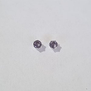 BRINCO FOLHEADO A PRATA COM 50 MILÉSIMOS + VERNIZ DIAMOND REDONDO COM  ZIRCÔNIA LILÁS 4MM PRBR000623