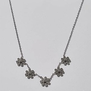 GARGANTILHA EM AÇO INOXIDÁVEL CORRENTE 42CM COM FLORES 9MM + EXTENSOR FECHO LAGOSTA ACGG000149