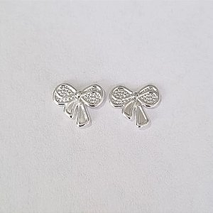 BRINCO FOLHEADO A PRATA COM 50 MILÉSIMOS + VERNIZ DIAMOND LAÇO DESENHADO 9MM PRBR000653