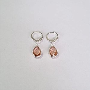 BRINCO FOLHEADO A PRATA COM 50 MILÉSIMOS + VERNIZ DIAMOND ARGOLA DE PRESSÃO COM PEDRA CRISTAL SALMÃO 8MM PRBR000681