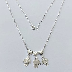 GARGANTILHA FOLHEADA A PRATA COM 50 MILÉSIMOS + VERNIZ DIAMOND CORRENTE CADEADO 42CM CANGA CORAÇÕES 2 MENINA E 1 MENINO 22MM PRGG000909