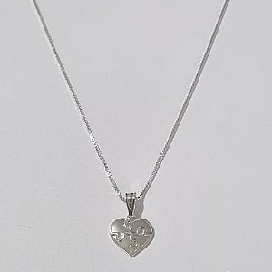 GARGANTILHA FOLHEADA A PRATA COM 50 MILÉSIMOS + VERNIZ DIAMOND CORRENTE VENEZIANA 44CM CORAÇÃO AUTISMO 10MM PRGG000935
