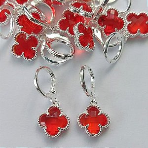 BRINCO FOLHEADO A PRATA COM 50 MILÉSIMOS + VERNIZ DIAMOND ARGOLA DE PRESSÃO TREVO VERMELHO VIDRO 10MM(PRA372)PRBR000714