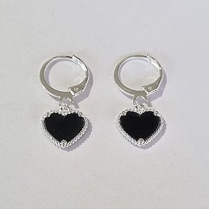 BRINCO FOLHEADO A PRATA COM 50 MILÉSIMOS + VERNIZ DIAMOND ARGOLA DE PRESSÃO CORAÇÃO PRETO 11MM PRBR000717