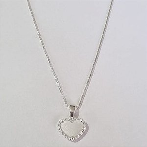 GARGANTILHA FOLHEADA A PRATA COM 50 MILÉSIMOS + VERNIZ DIAMOND 45CM CORRENTE VENEZIANA CORAÇÃO BRANCO 11MM PRGG000965