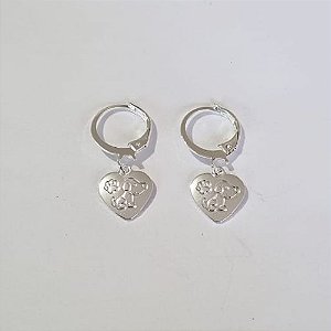 BRINCO FOLHEADO A PRATA COM 50 MILÉSIMOS + VERNIZ DIAMOND ARGOLA PRESSÃO CORAÇÃO PET 10MM PRBR000732