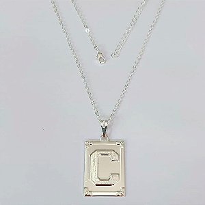 GARGANTILHA FOLHEADA A PRATA COM 50 MILÉSIMOS + VERNIZ DIAMOND - GARGANTILHA CORRENTE 45CM PINGENTE PLACA RETANGULAR LETRA " C " 20X28MM - FECHO LAGOSTA - PRGG000972