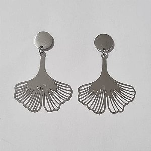 BRINCO EM AÇO INOXIDÁVEL COM BASE LISA E PINGENTE LONGO VAZADO 40MM ACBR0000163