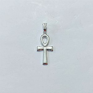 PINGENTE FOLHEADO A PRATA COM 50 MILÉSIMOS + VERNIZ DIAMOND CRUZ EGÌPCIA 9X20MM PRPG000027