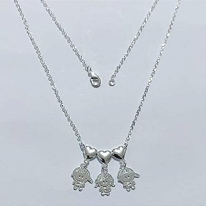 GARGANTILHA FOLHEADA A PRATA COM 50 MILÉSIMOS + VERNIZ DIAMOND CORRENTE CADEADO CANGA CORAÇÃO 2 MENINO E 1 MENINA 22MM PRGG000991