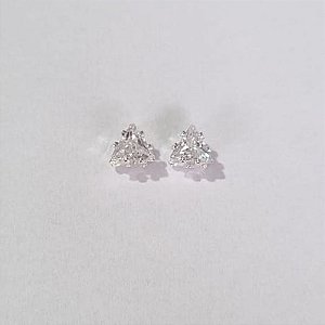 BRINCO FOLHEADO A PRATA COM 50 MILÉSIMOS + VERNIZ DIAMOND ZIRCÔNIA CRISTAL FORMATO TRIÂNGULO 4MM PRBR000758