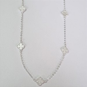 GARGANTILHA FOLHEADA A PRATA COM 50 MILÉSIMOS + VERNIZ DIAMOND CORRENTE CADEADO 50CM 5 TREVO BRANCO 10MM PRGG000994
