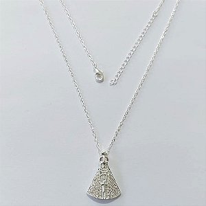 GARGANTILHA FOLHEADA A PRATA COM 50 MILÉSIMOS + VERNIZ DIAMOND CORRENTE CADEADO NOSSA SENHORA APARECIDA COM MICRO ZIRCÔNIAS 16MM PRGG001008