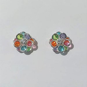BRINCO FOLHEADO A PRATA COM 50 MILÉSIMOS + VERNIZ DIAMOND FLOR DE ZIRCÔNIAS COLORIDAS 14MM PRBR000760
