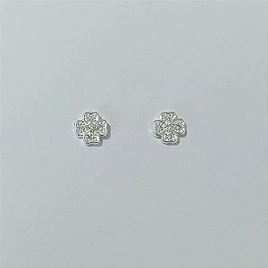 BRINCO FOLHEADO A PRATA COM 50 MILÉSIMOS + VERNIZ DIAMOND BRINCO DE PINO TREVO COM MICRO ZIRCÔNIAS 7MM PRBR000769