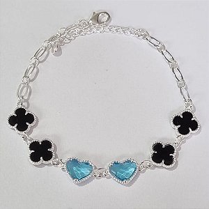 PULSEIRA FOLHEADA A PRATA COM 50 MILÉSIMOS + VERNIZ DIAMOND 17CM 4 TREVO PRETO 10MM E 2 CORAÇÕES VIDRO AZUL 13MM +EXTENSOR PRPS000690