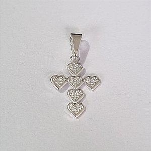 PINGENTE FOLHEADO A PRATA COM 50 MILÉSIMOS + VERNIZ DIAMOND CRUCIFIXO FORMATO CORAÇÃO 12X16MM PRPG000038