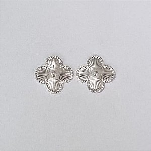 BRINCO FOLHEADO A PRATA COM 50 MILÉSIMOS + VERNIZ DIAMOND TREVO 13MM PRBR000805